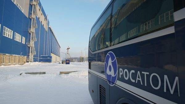 Автобус с логотипом Росатома