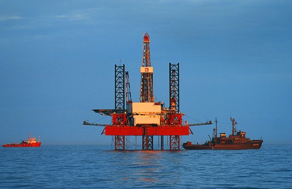 %Нефтяная платформа