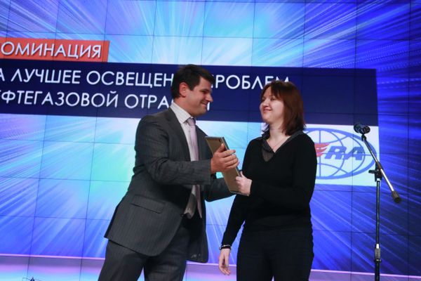 Вручение награды конкурса КонТЭКст журналистке Прайма Наталье Агеевой Вручение награды конкурса КонТЭКст журналистке Прайма Наталье Агеевой