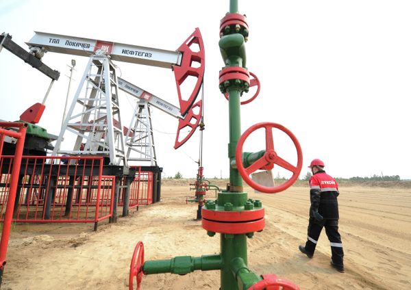 Добыча нефти в городах Ханты-Мансийского автономного округа