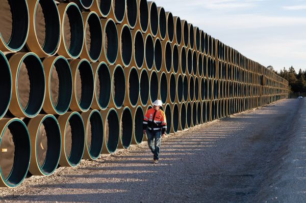 Складирование труб для строительства газопровода