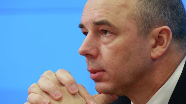 Силуанов не видит проблем в ослаблении рубля и поддерживает валютную политику Центробанка