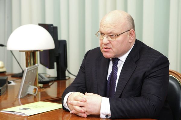 Премьер-министр РФ Владимир Путин провел встречу с губернатором Еврейской автономной области Александром Винниковым
