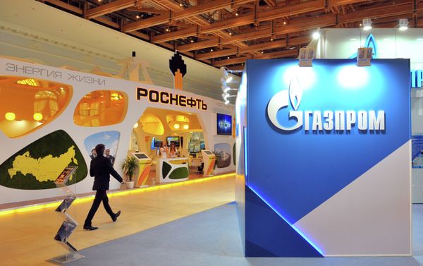 Стенды компаний Роснефть и Газпром на выставке в рамках форума ТЭК России в XXI веке Стенды компаний Роснефть и Газпром на выставке в рамках форума ТЭК России в XXI веке