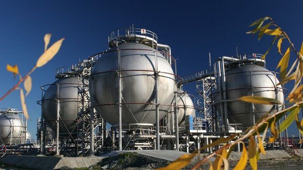 *Нефтеперерабатывающий завод