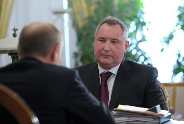Владимир Путин и Дмитрий Рогозин Владимир Путин и Дмитрий Рогозин