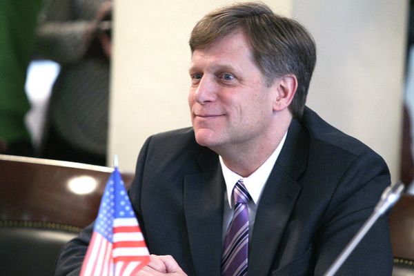 Мы глубоко разочарованы обвинительным приговором Навальному и очевидной политической мотивированностью этого процесса,- заявил посол США в России Майкл Макфол.