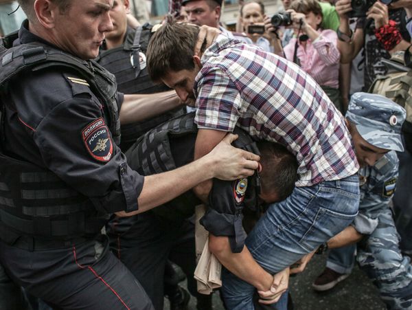 Акция сторонников Алексея Навального на Манежной площади