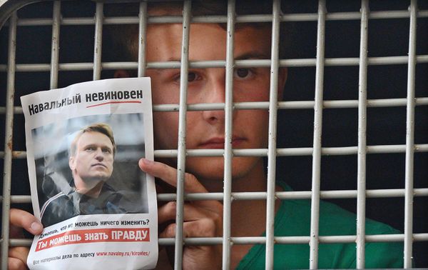 По окончательным данным, всего были задержаны около 200 человек, на 110 участников акции были составлены административные протоколы. Глава штаба Навального Леонид Волков призвал сторонников оппозиционера не выходить на несанкционированные акции - Навальный планирует провести ряд предвыборных митингов.