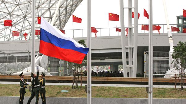 Поднятие российского флага в Шанхае