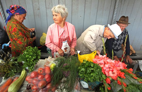 Продажа овощей на одном из уличных рынков