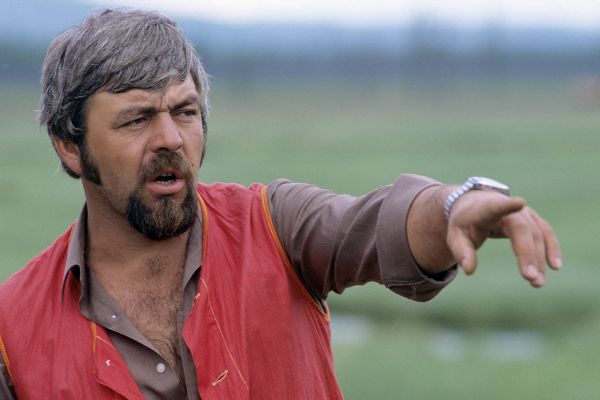 Александрь Бондарь, бригадир строителей, принимавших участие в укладке последнего золотого звена на трассе Байкало-Амурской магистали. Александрь Бондарь, бригадир строителей, принимавших участие в укладке последнего золотого звена на трассе Байкало-Амурской магистали.