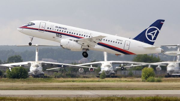 Самолет Sukhoi Superjet 100