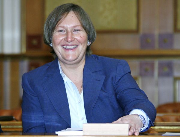 50-летняя Елена Батурина - президент компании Inteco Management - единственная в российском списке Forbes женщина-миллиардер. Основной бизнес Батуриной - инвестиции и недвижимость. Ее текущее состояние оценивается в  1,1 миллиарда долларов.