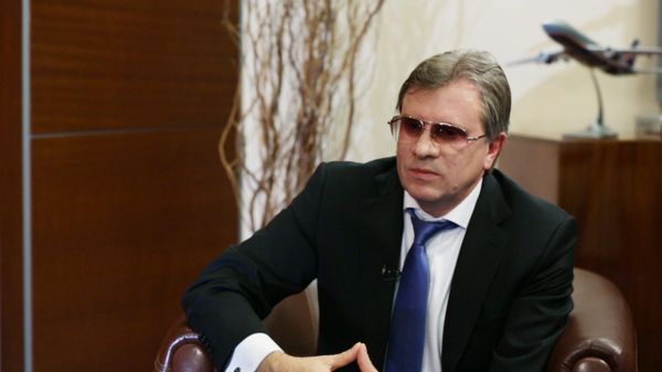 *глава Аэрофлота Виталий Савельев