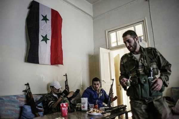 Ближний Восток. Стабилизация ситуации на Ближнем Востоке очень маловероятна в 2014 году. Несмотря на то, что соглашение по Сирии и восстановление минимальной стабильности в Египте дало повод мировым СМИ переключить свое внимание на другие регионы, Ближний Восток, раздираемый нестабильностью последние три года, еще далек от нормализации ситуации.  В этом году вооруженные конфликты по-прежнему будут распространяться из Сирии в соседние страны, особенно в Ирак. Если нынешняя тенденция восстановления режима в Сирии сохранится, что выглядит все более вероятно, Исламское государство Ирака и Шама, подразделение Аль-Каиды в Сирии и соседних странах, весной направит свои силы на ослабление шиитского правительства в Багдаде.