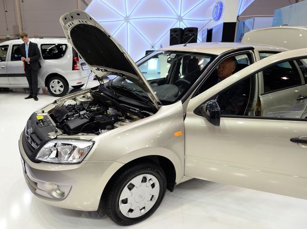 Автоваз представил автомобиль Лада Гранта на газовом топливе Автоваз представил автомобиль Лада Гранта на газовом топливе