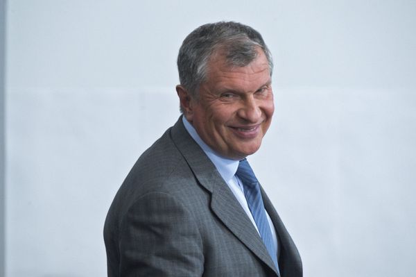 *Президент, председатель правления, заместитель председателя совета директоров ОАО НК Роснефть Игорь Сечин
