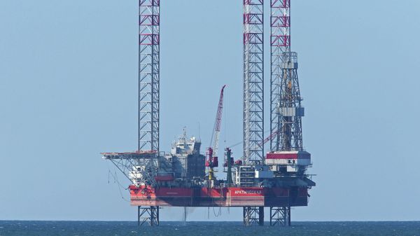 Плавучая самоподъемная буровая установка Арктическая
