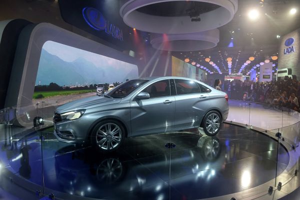 Презентация автомобиля Lada Vesta concept на Московском международном автомобильном салоне 2014 в Крокус Экспо.