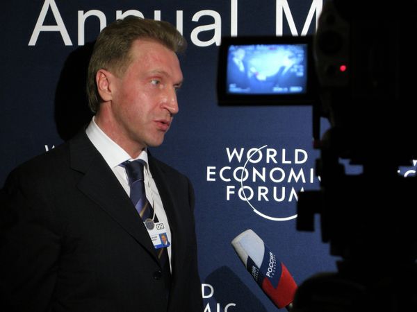 Первый вице-премьер РФ Игорь Шувалов дал интервью одному из центральных российских каналов во время Всемирного экономического форума в Давосе