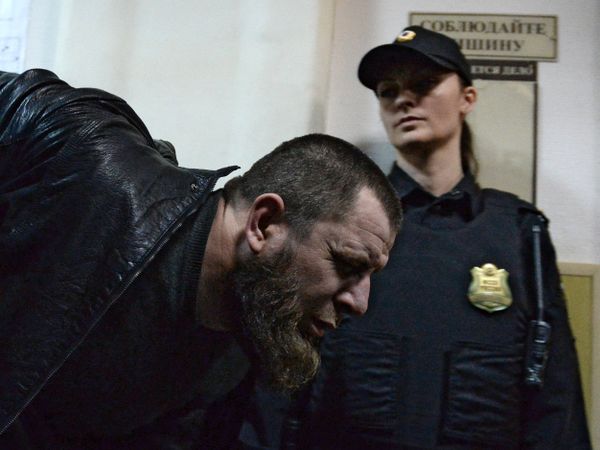 Подозреваемые в убийстве Б.Немцова доставлены в Басманный суд