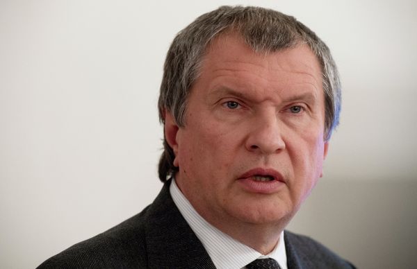 Встреча Владимира Путина с Игорем Сечиным в Ново-Огарево