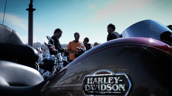 Мотопарад Harley-Davidson в Санкт-Петербурге