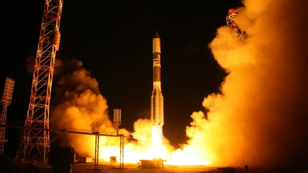 *Запуск ракеты-носителя