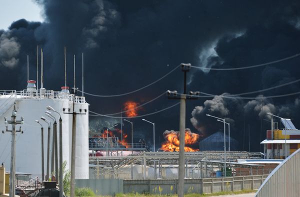 Пожар на нефтебазе в Киевской области