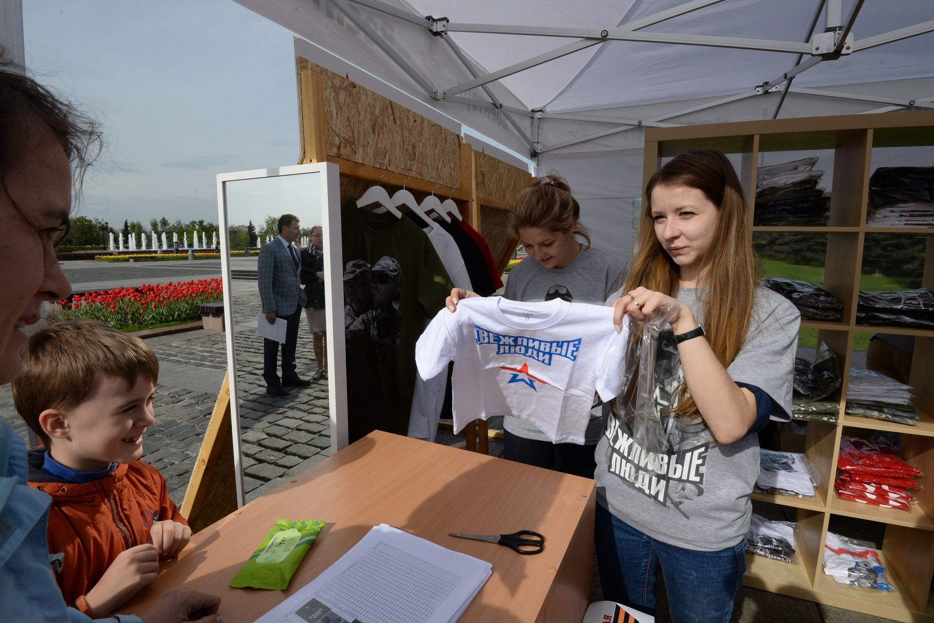 Минобороны России начало продажу фирменной продукции Армия России и Вежливые люди Минобороны России начало продажу фирменной продукции Армия России и Вежливые люди - ПРАЙМ, 1920, 16.05.2022