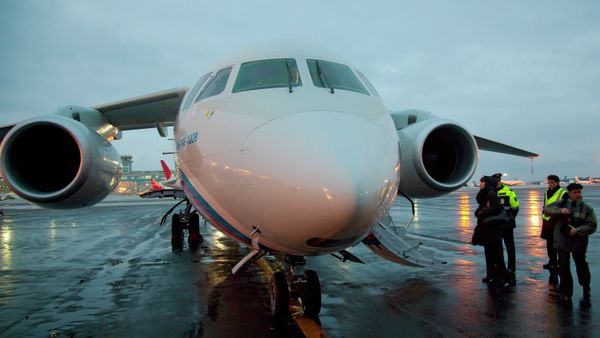 Демонстрация российско-украинского самолета Ан-148