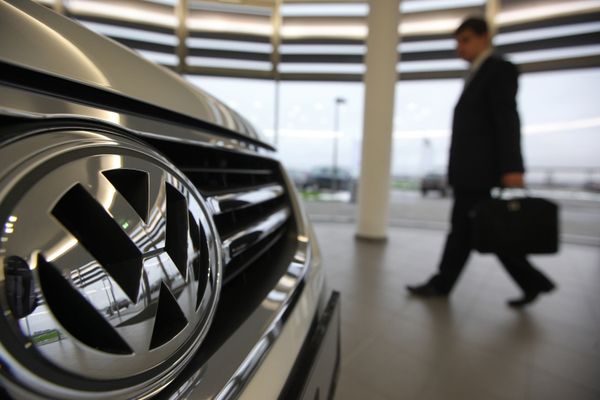 *Работа завода Volkswagen