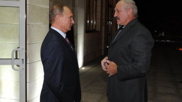 Президент России Владимир Путин (слева) и президент Белоруссии Александр Лукашенко
