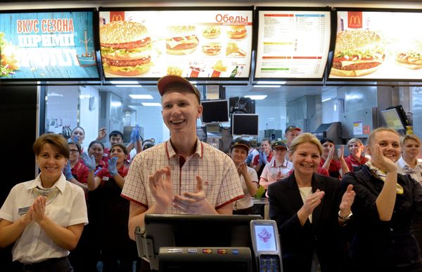 Ресторан McDonald’s на Пушкинской площади возобновил свою работу Ресторан McDonald’s на Пушкинской площади возобновил свою работу