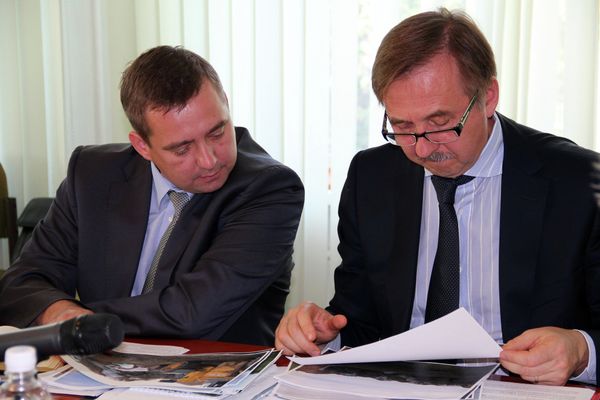 Главный ветинспектор России Евгений Непоклонов (справа)
