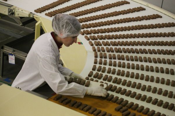 *Работа кондитерской фабрики Россия в Самаре