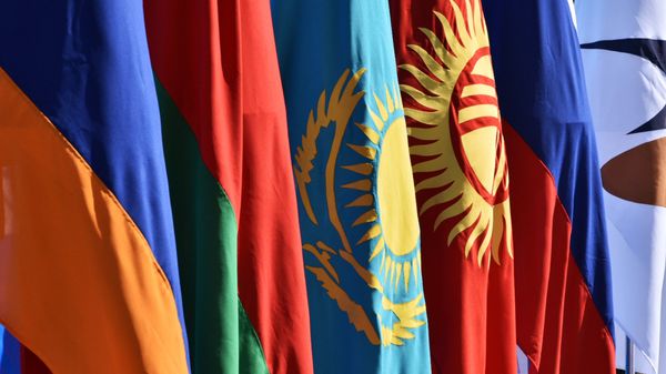 Государственные флаги стран ЕАЭС