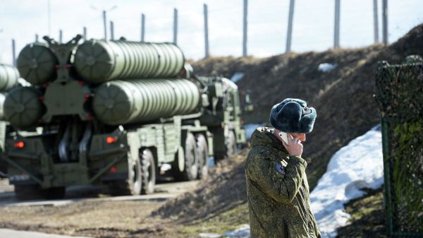 #Военнослужащий во время несения боевого дежурства зенитными ракетными дивизионами