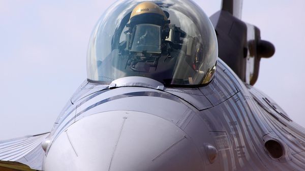 *Самолет F-16 ВВС Турции