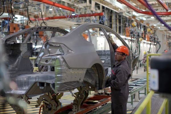 % На сборочном конвеере завода Nissan в России