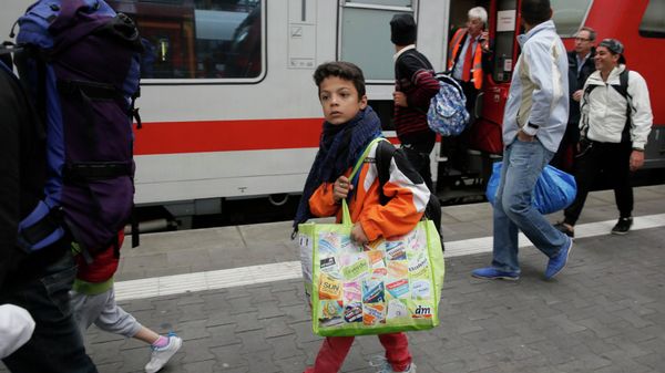 Беженцы с Ближнего Востока на железнодорожном вокзале в Мюнхене