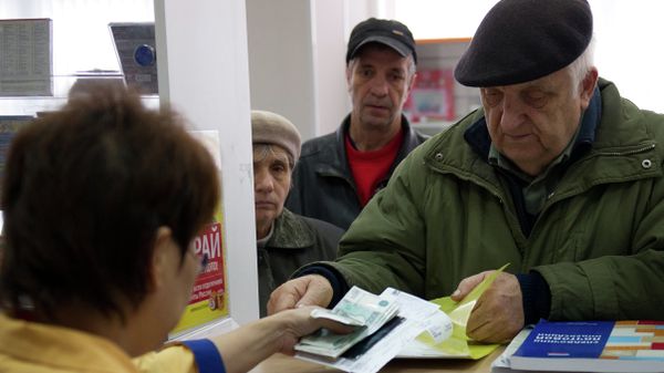 #Выдача пенсий в одном из отделений Почты России