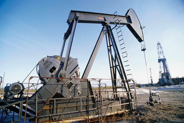 Добыча нефти. Архивное фото