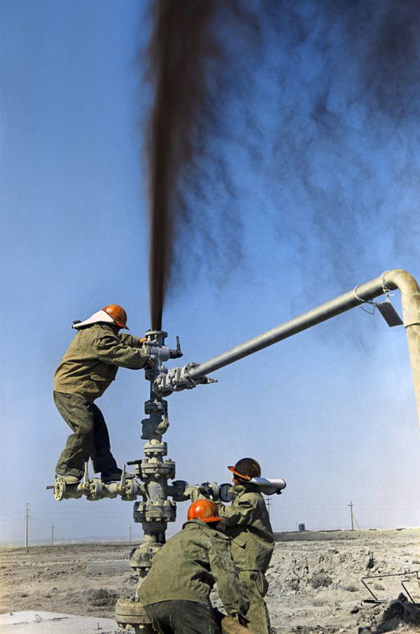 %Нефтяники ставят заглушку на нефтяной фонтан