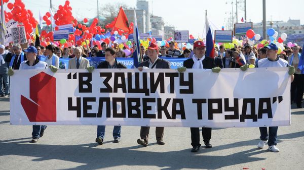 *Первомайские шествия в регионах России
