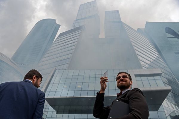 #Прохожие во время пожарно-тактических учений в комплексе Город столиц московского международного делового центра Москва-Сити в Москве