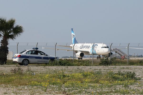 Самолет A320 компании EgyptAir в аэропорту Ларнаки, Кипр