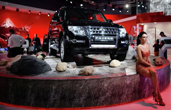 %Автомобиль Mitsubishi Pajero на Московском международном автомобильном салоне