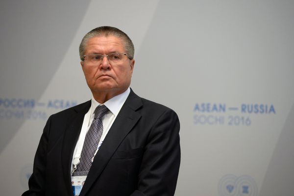 *Министр экономического развития РФ Алексей Улюкаев перед началом двусторонней встречи президента Российской Федерации Владимира Путина с президентом Республики Союз Мьянма Тхин Чж в конгресс-центре гостиницы Рэдиссон Блю Курорт